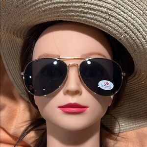 Stylish Black Aviator Sunglasses